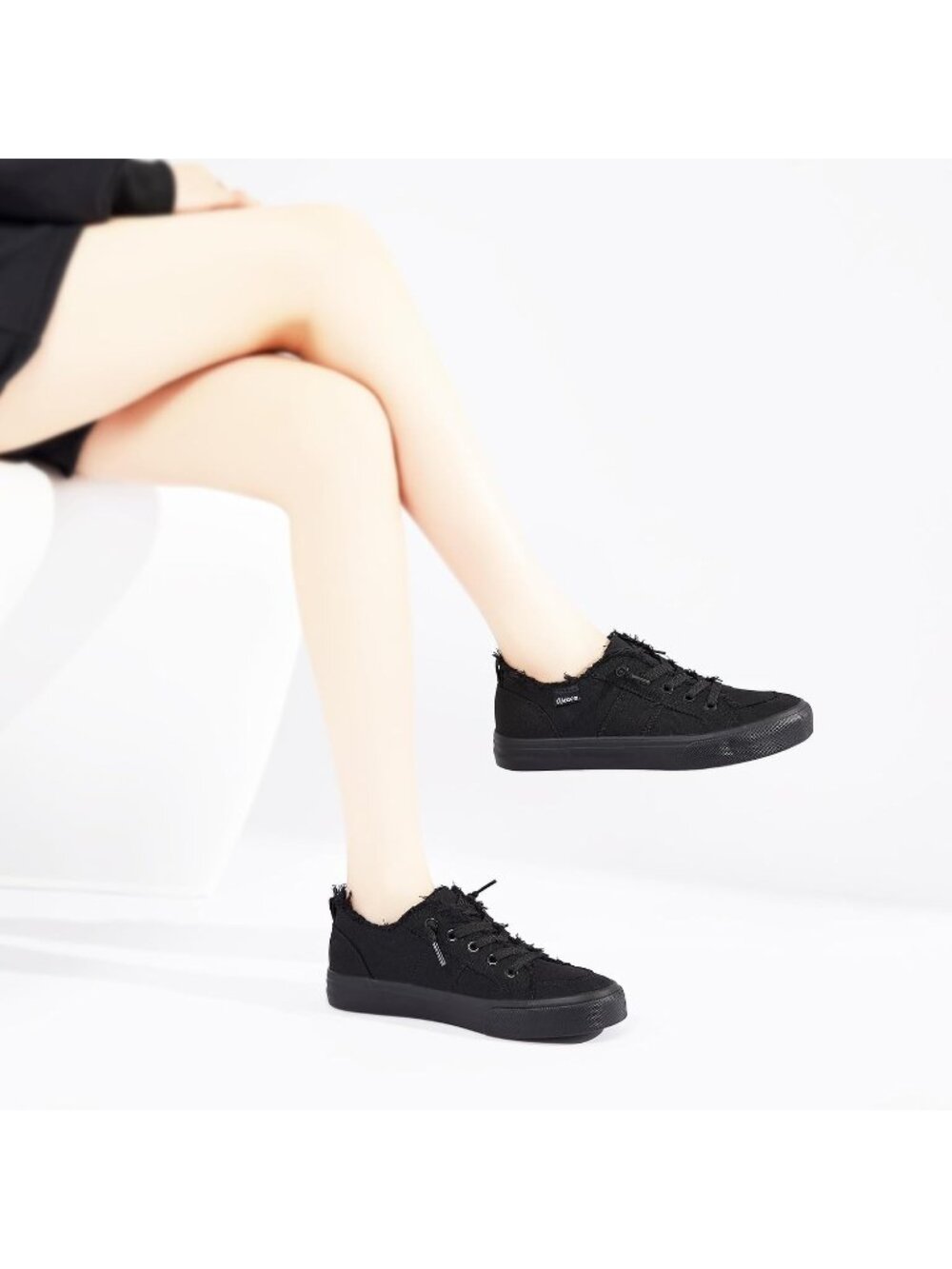 Women's Black Comfortable Breathable Canvas Slip on Shoes Play Fashion Sneaker - Picture 2 of 6